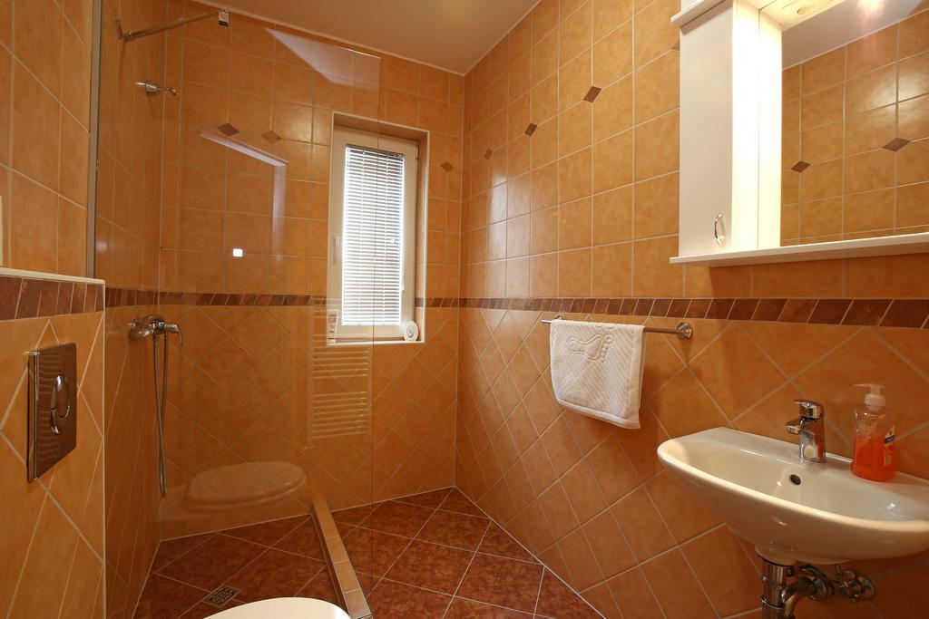 Gostilna In Prenocisca Gedzo Hotel Novo Mesto Bagian luar foto
