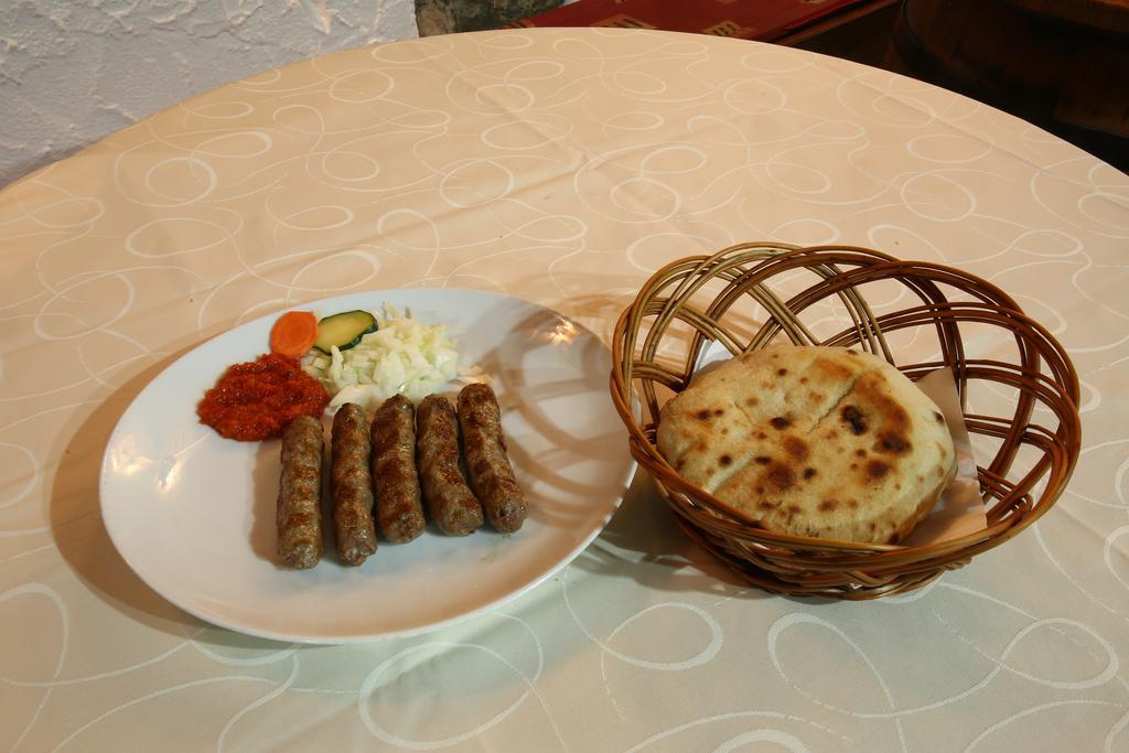 Gostilna In Prenocisca Gedzo Hotel Novo Mesto Bagian luar foto